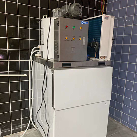 300公斤片冰机交付深圳某超市使用